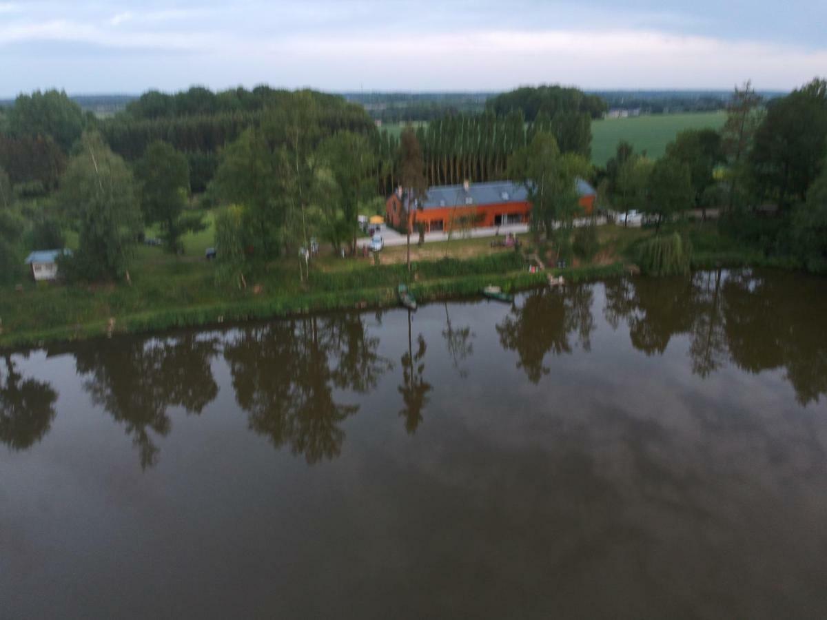 הוילה Florennes Gite Neuf 150 M2 Devant Un Grand Lac Prive De 2 Hectares Poissonneux Au Milieu Des Bois מראה חיצוני תמונה