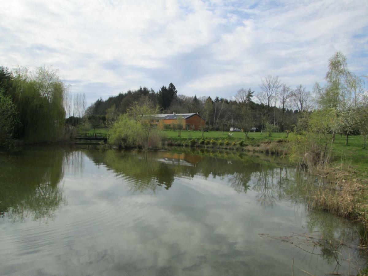 הוילה Florennes Gite Neuf 150 M2 Devant Un Grand Lac Prive De 2 Hectares Poissonneux Au Milieu Des Bois מראה חיצוני תמונה