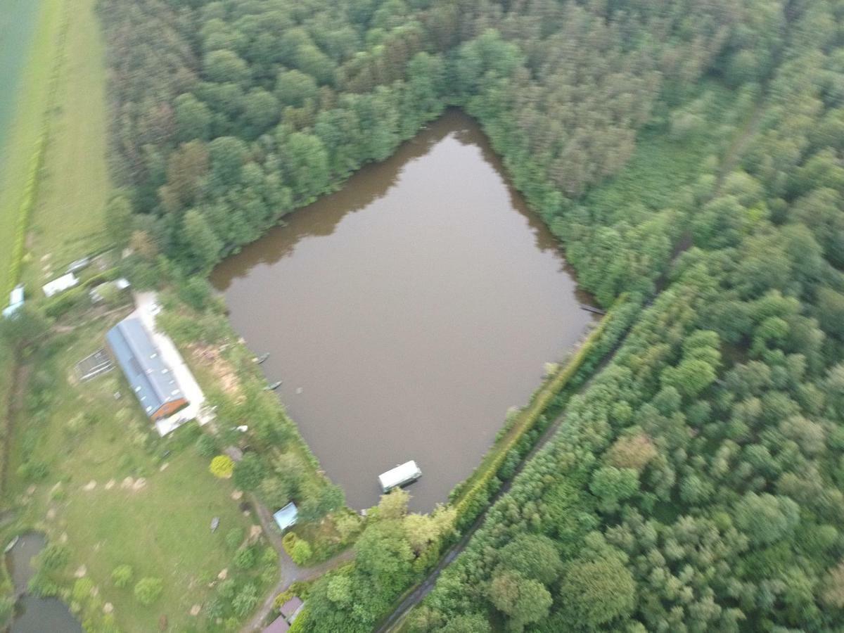 הוילה Florennes Gite Neuf 150 M2 Devant Un Grand Lac Prive De 2 Hectares Poissonneux Au Milieu Des Bois מראה חיצוני תמונה